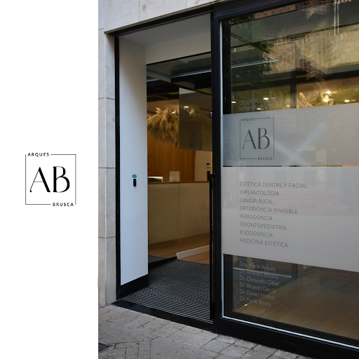 Clínica Dental Arques y Brusca