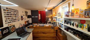 Photo n°7 de Concept store No Smoking store / No Boring game à Saint-Germain-en-Laye (Magasin de jeux de cartes/jeux de plateaux)