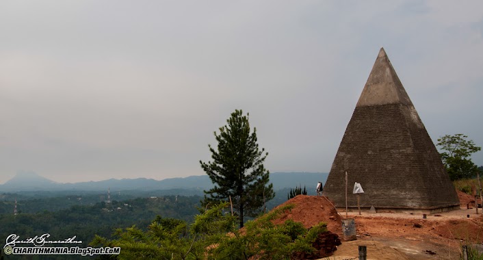 Pyramid Sri Lanka Laankeshwara Hela Wedamadura, Author: Charith Gunarathna