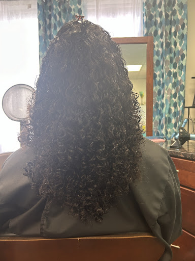 Bethany Hunt curly hair studio - Thumbnail