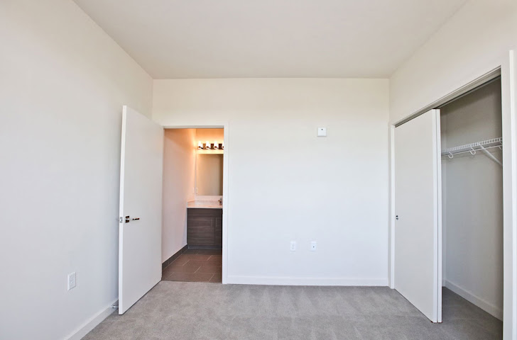 Fahrenheit Apartments by null