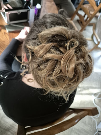 Graziella coiffeuse à domicile - Thumbnail