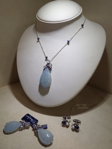 Diamonds & Pearls Gioielleria
