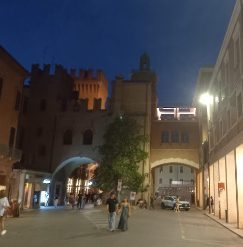 Home Living Ferrara - Thumbnail