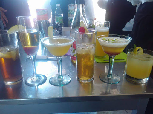 Servicio de meseros y Barman "Laureano'S" - Thumbnail