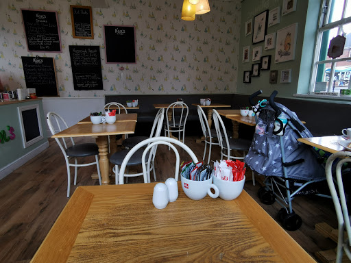 Nan's Café Bar