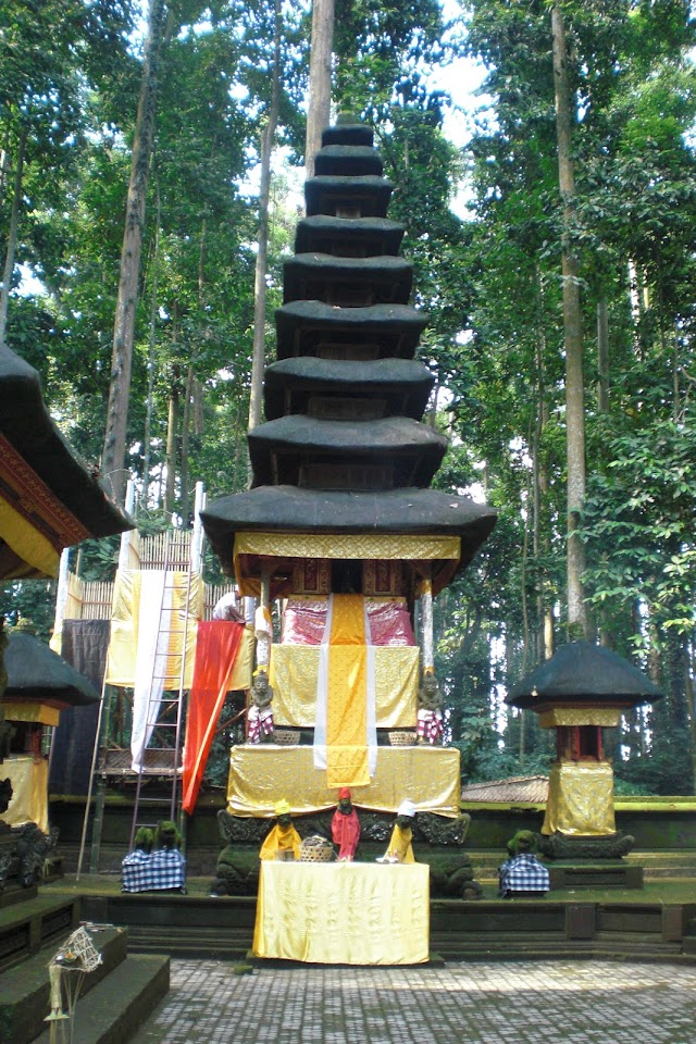 Pura Pucak Bukit Sari
