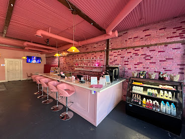 C'est La Vie Cafe by null