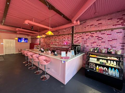 C'est La Vie Cafe by null