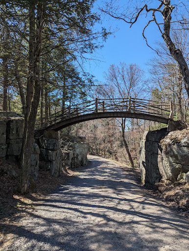 Lake Minnewaska Carriage Road trailhead - Thumbnail
