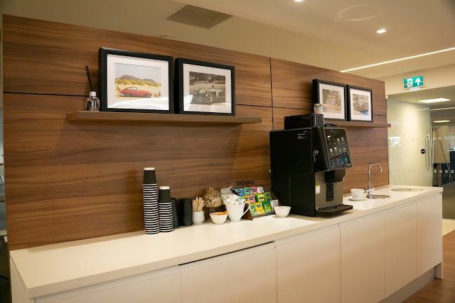 Hendy Land Rover Southampton - Car dealer