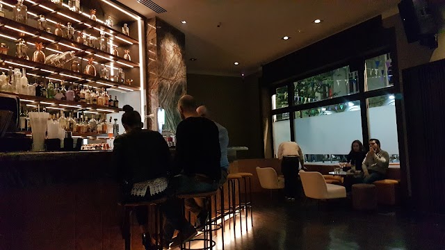 THE ROYAL COCKTAIL CLUB