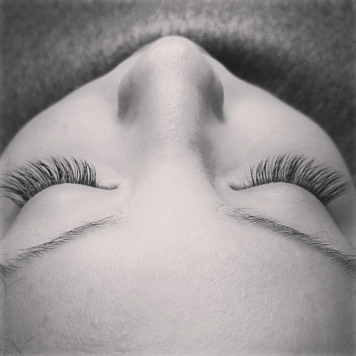 Lavish Lashes - Visual