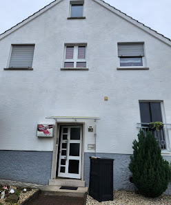 Ticis Handtraum Nagelstudio & Bräunungsdusche Gartenstraße 5, 36119 Neuhof