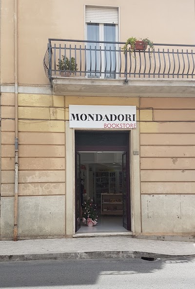 Mondadori Bookstore