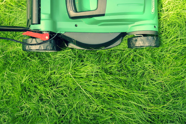 Lawn care services in Pembroke Pines, Florida