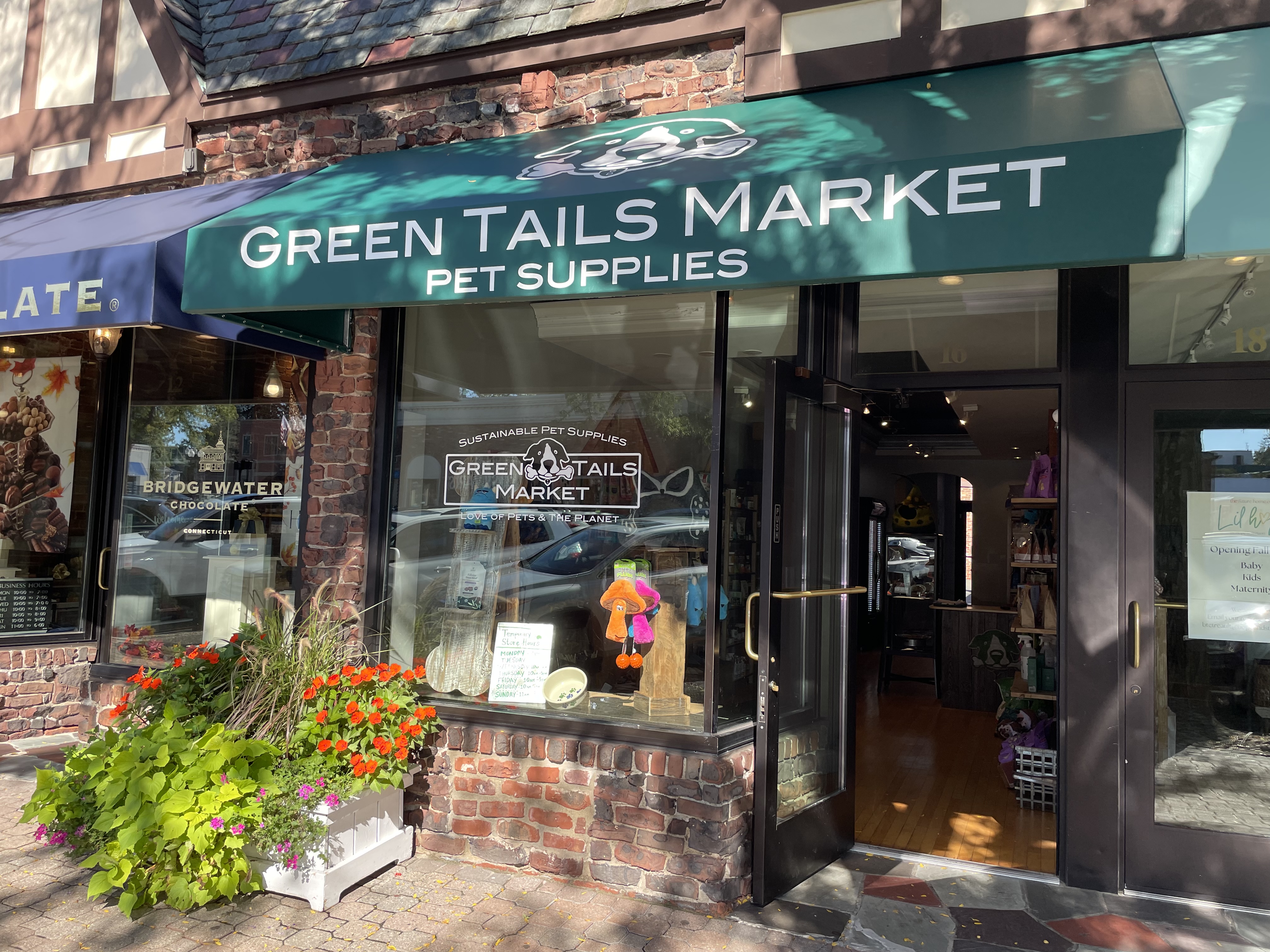Green Tails Market