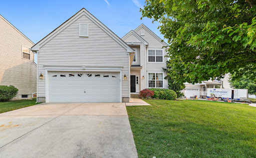 BETH VAN SYCKLE, BROKER-SALESPERSON, REAL ESTATE AGENT Gallery - United States