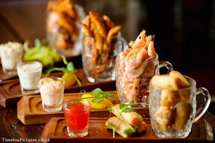 The Three Horseshoes by null