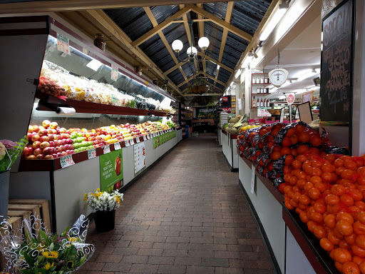 Stirling Fruit Mart and Amy by Design flowers - Thumbnail