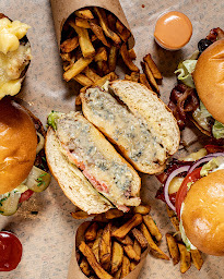 Photo n°39 de ROOMIES MIROMESNIL - Burger Paris à Paris (Restaurant)