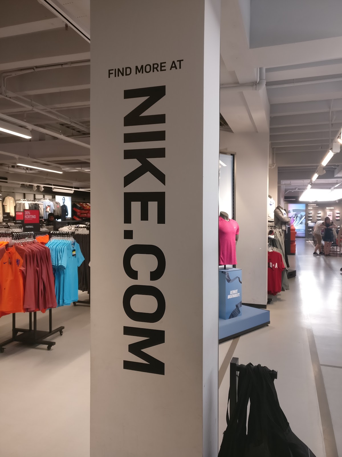 Weggelaten Emotie kruising Nike Factory Store Amsterdam - indebuurt Amsterdam