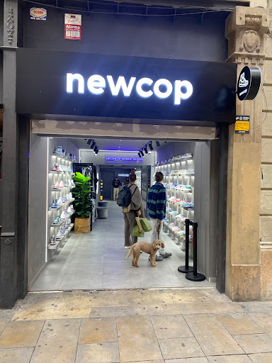 NEWCOP STORE Yeezy Jordan Adidas Barcelona Portaferrissa