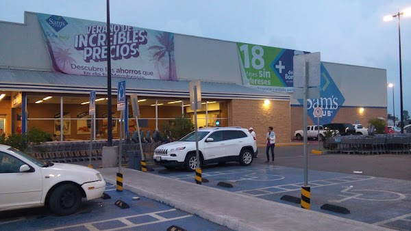 Sam's Club, Av Gobernador Alberto Cardenas Jiménez 865, Miguel Hidalgo,  49086 Cd Guzman, Jal., México