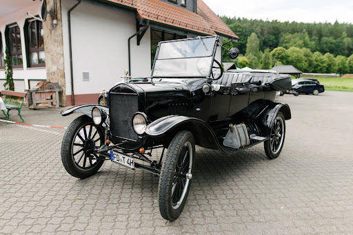 Mohrs Oldtimertouren - Oldtimer mieten zu Hochzeit, Geburstag oder Event - Thumbnail