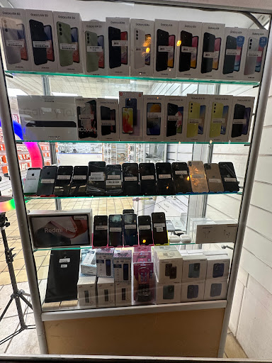GSM 020 Raparatie Winkel in Amsterdam, Zuid De pijp Iphone,Smasung,Oppo,Huawei,Motorola,Google pixel,Oneplus,Xiaomi repair - Thumbnail