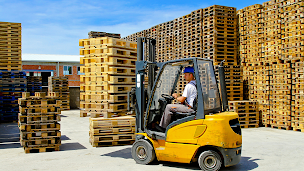 Photo n°2 de W. Logistique Sarl à La Bourdinière-Saint-Loup (Fournisseur de palettes)