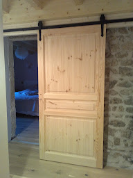 Photo n°8 de Roux Fabrice Menuiserie à La Tourette (Atelier de menuiserie)