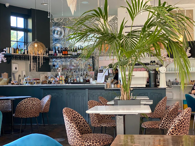 Starfish & Coffee by null