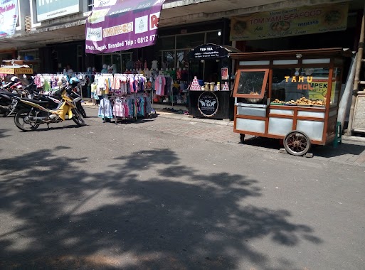 Pasar Kaget Ruko Melia Street, Author: Danu Laksono