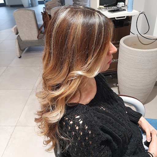 Hair & design by Terry - Thumbnail