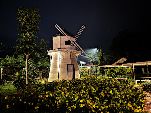 Taman Bandukan Riverside Resort