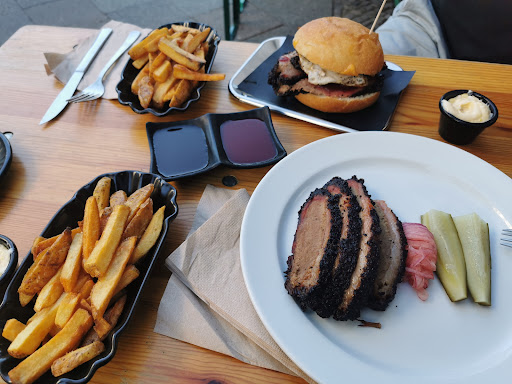 Lino's Barbecue - Visual
