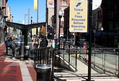 LEXINGTON ST LIGHT RAIL STATION nb