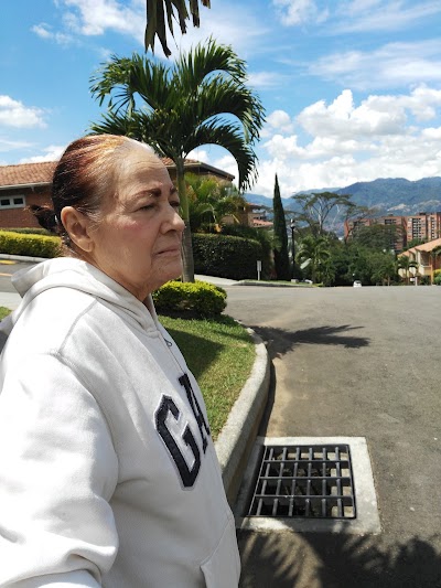 Photos of Conjunto Residencial Rinc&oacute;n del Bosque