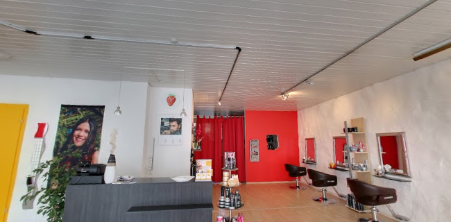 Nägel mit Chöpf - Schönheitssalon