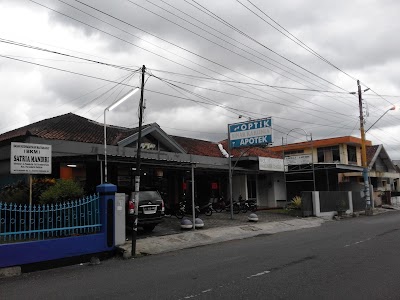 Photos of Apotek & Optik Sinar Karunia