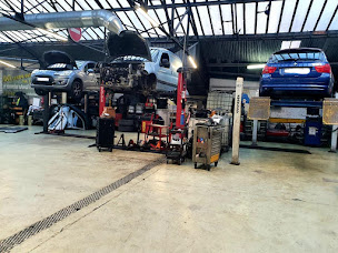 Photo n°1 de Discount Car Intermark - Bosch Car Service à Saint-Ouen-sur-Seine (Garage automobile)