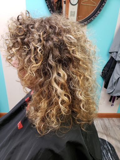 Bethany Hunt curly hair studio - Thumbnail