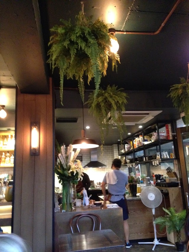 Calabur Cafe & Diner