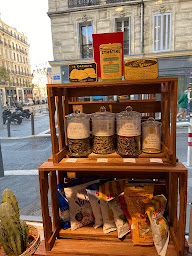 Photo n°7 de Pharmacie La Croix Blanche Anton & Willem - Herboristerie à Marseille (Pharmacie)