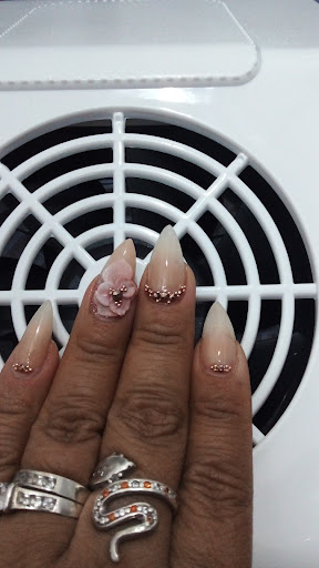 Louvre Nails Design - Thumbnail