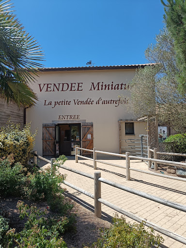 Vendée Miniature - Thumbnail