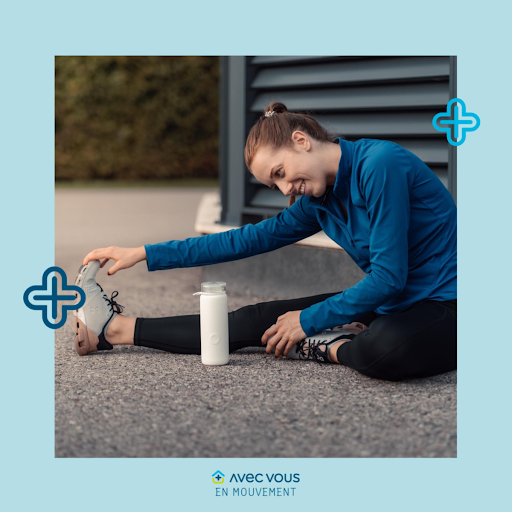 Une douleur apparait lors d’un mouvement et se calme au repos ? Alors vous êtes peut-être atteint d’une tendinite !

De la répétition d’un mouvement à la pratique intensive d’un sport, les causes sont multiples ! 

Quel comportement adapter pour prévenir d’une tendinite ? 
- Adapter son poste de travail pour qu’il soit le plus confortable possible, et se réserver des petits moments pour s’étirer 
- Limiter les mouvements répétitifs 
- Pratiquer une activité physique régulière, avec le matériel adapté et en s’hydratant avant et après l’effort !  

💊Le traitement d’une tendinite se fait en plusieurs étapes : 
1- Diminuer la douleur avec du paracétamol, en veillant au respect de la dose recommandée. 
2- Minimiser l’oedème ou l’hématome par le froid (coussin thermique froid, glace, etc.)
3- Lutter contre l’inflammation par un traitement local
4- Mettre les tendons et les muscles au repos en arrêtant l’activité à l’origine de la tendinite et en immobilisant l’articulation par contention avec ou sans attelle. 

N’hésitez pas à venir nous voir, nous vous conseillerons le traitement le plus adapté à votre situation. 

👩🏻‍⚕️ Consultez votre médecin si : 
- Vos symptômes persistent pendant plus de 5 jours ou sont récurrents 
- Vos douleurs sont fortes
- Votre oedème est important et ne réduit pas ou si vous avez un hématome 
