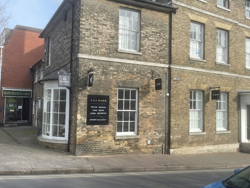 À La Mode - Beauty Salon