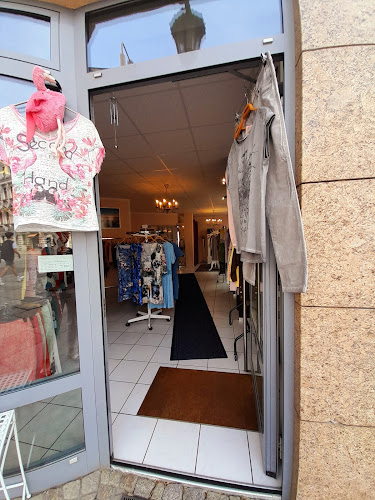 Second Hand Damenmode - Flamingo-Boutique photo